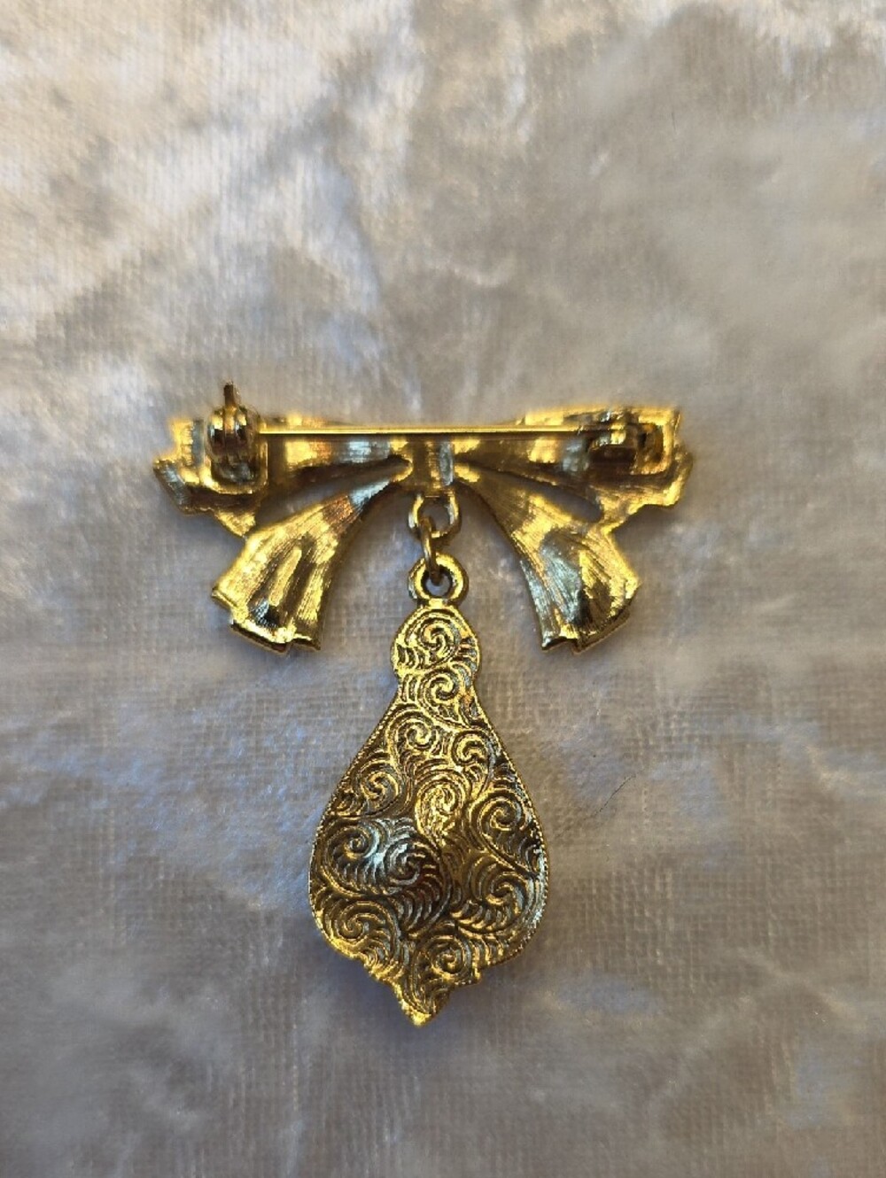 Vintage Regal Gold Bow Pendant Brooch with Purple Teardrop Gem - Picture 3 of 4